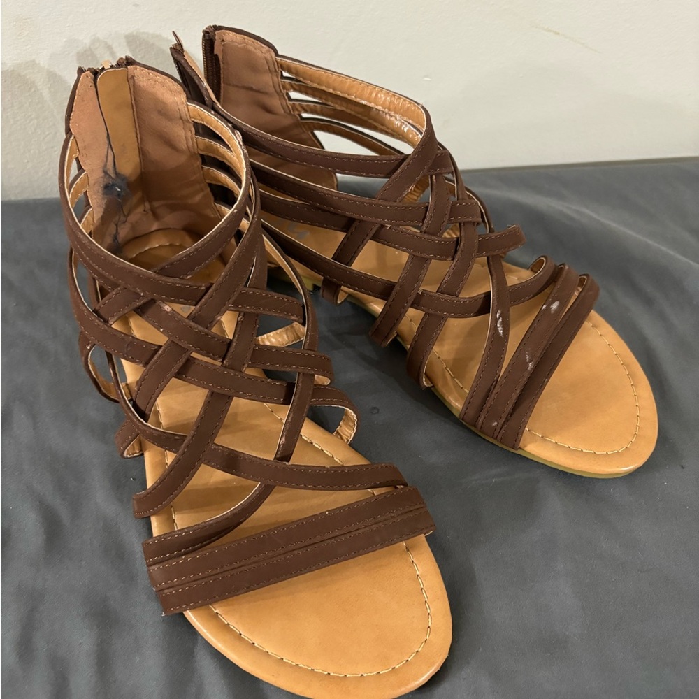 Brown gladiator sandal - Size 8